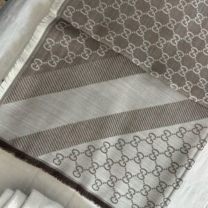 NWT extra Large Gucci scarf